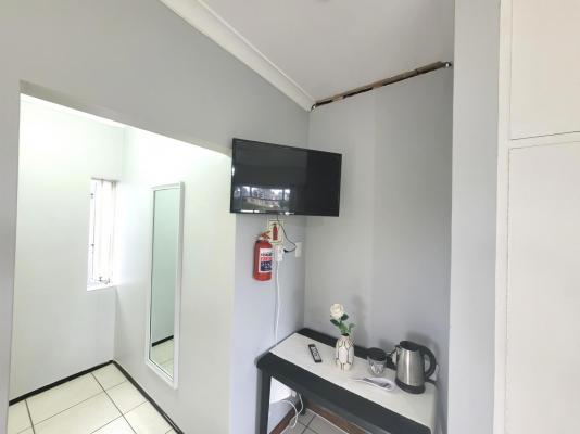 Room image 4