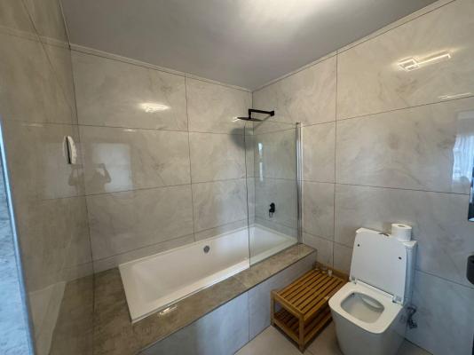Room image 4