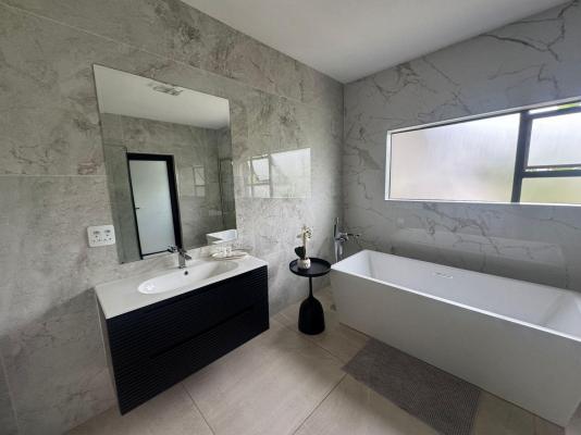 Room image 3
