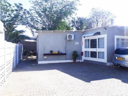 Bateleur Self Catering  - Facade or entrance