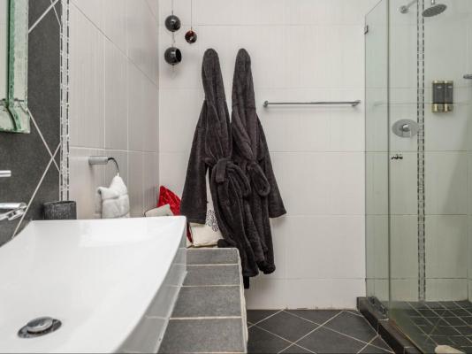 Room image 2