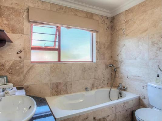 Sunninghill Guest Lodge - 260583