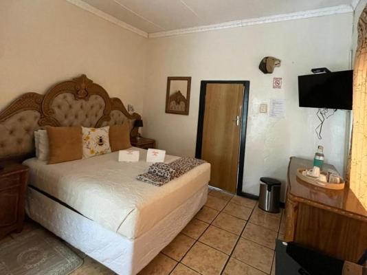 Room image 4