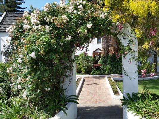 Houw Hoek Hotel - 261220