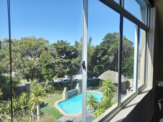 Room image 4