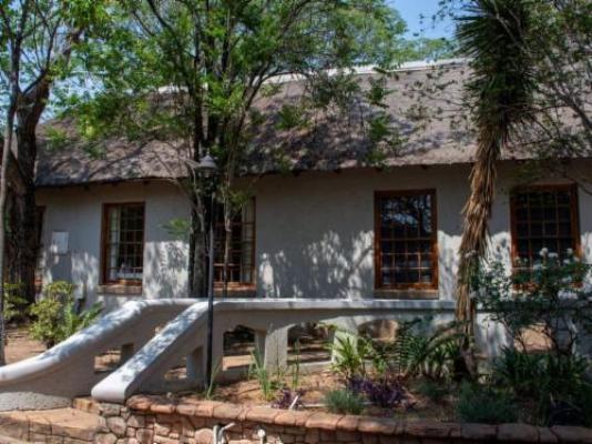 Beverly Hills Lodge - Property / Building
