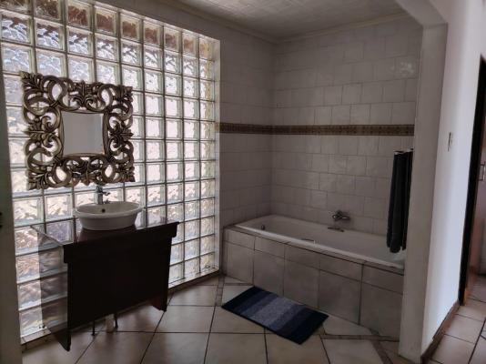 Room image 46
