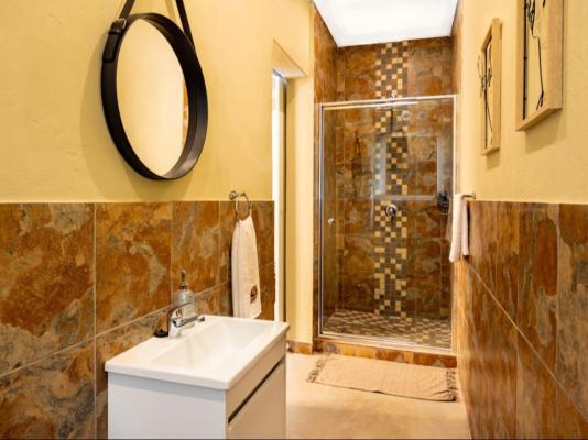 Room image 2