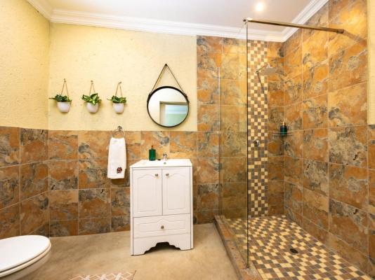 Room image 6