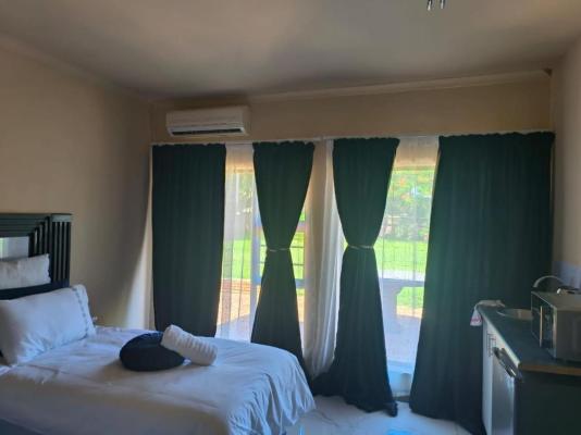Room image 4