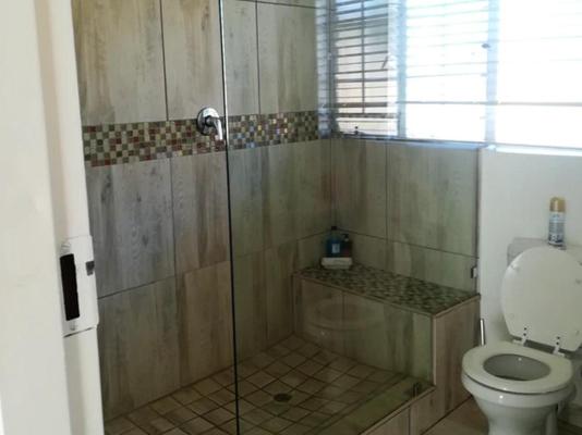 Room image 3