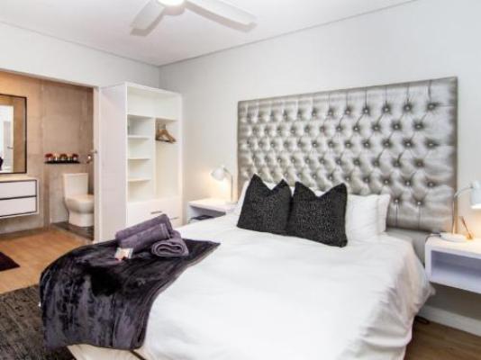 Durbanville Self Catering Apartments - Photo of the whole room