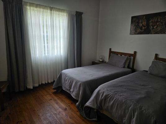 Room image 3