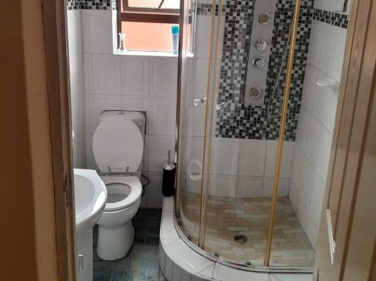 Room image 1