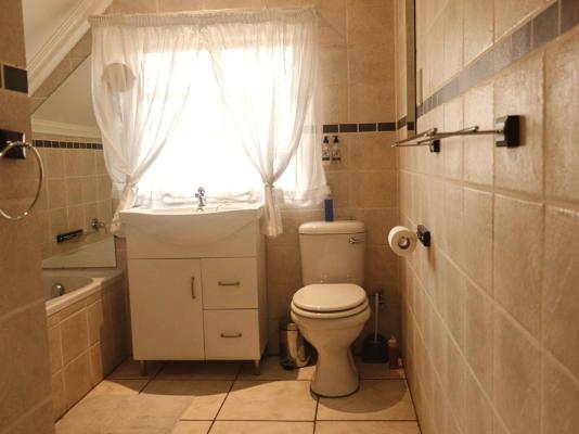 Room image 2