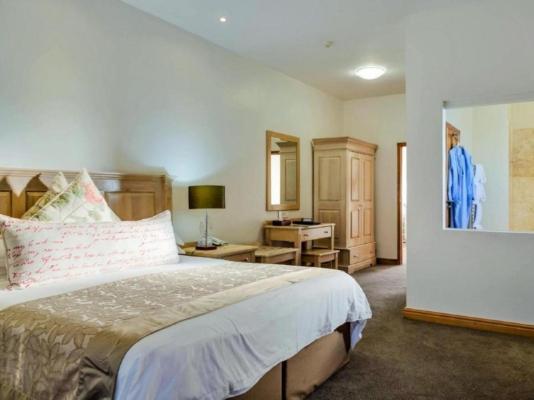 Room image 5
