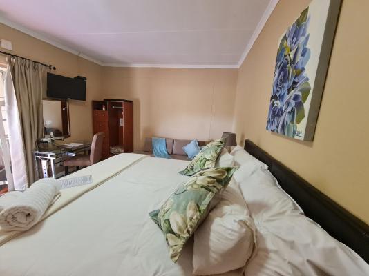 Room image 4