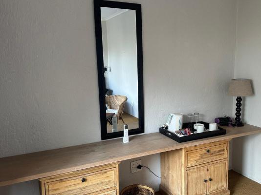 Room image 3
