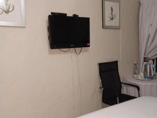 Room image 4