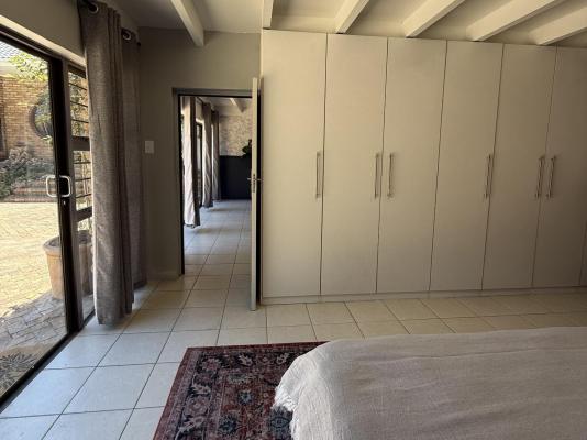 Room image 2