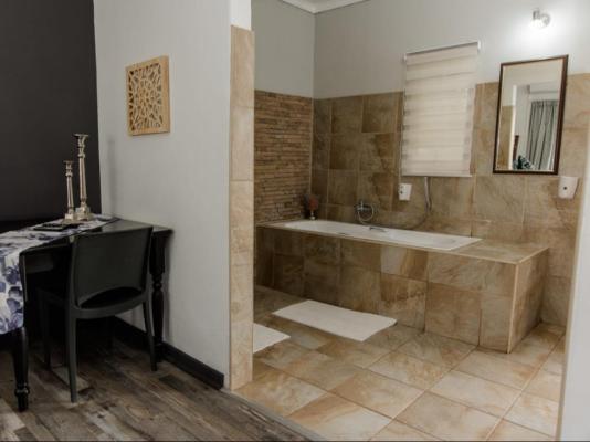 Room image 4