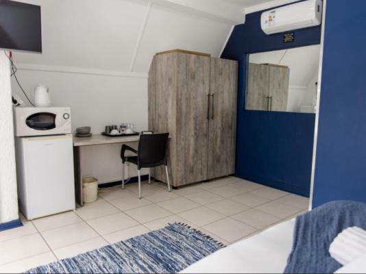Room image 4