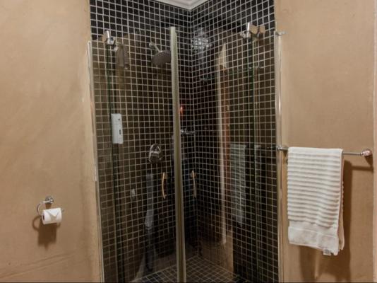 Room image 4