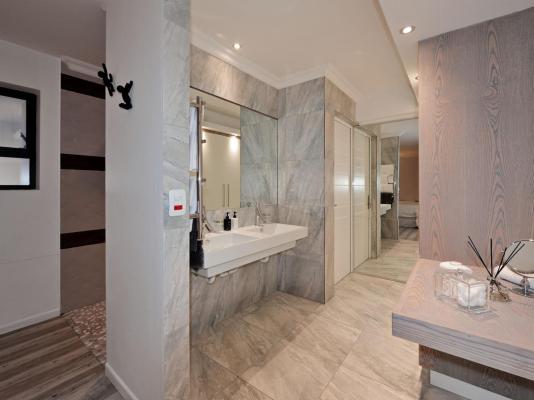 Room image 3