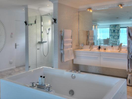 Room image 7