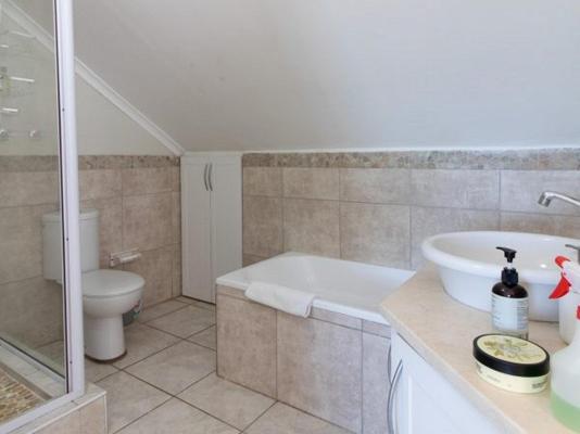 Room image 3