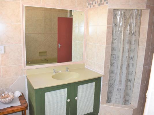 Room image 3