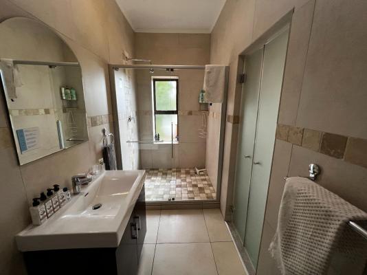 Room image 2