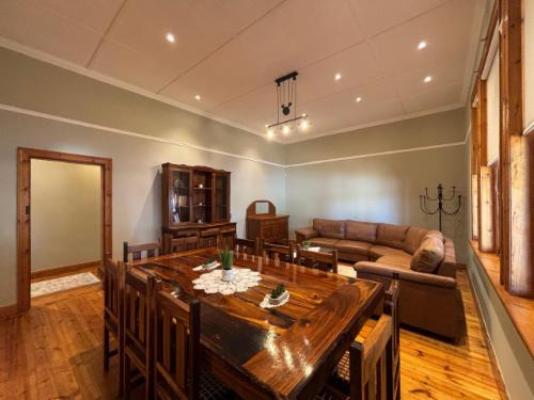 River and Ridge - Dining area