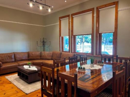 River and Ridge - Dining area