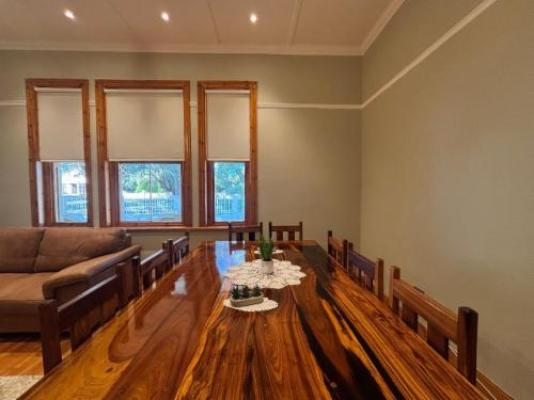 River and Ridge - Dining area