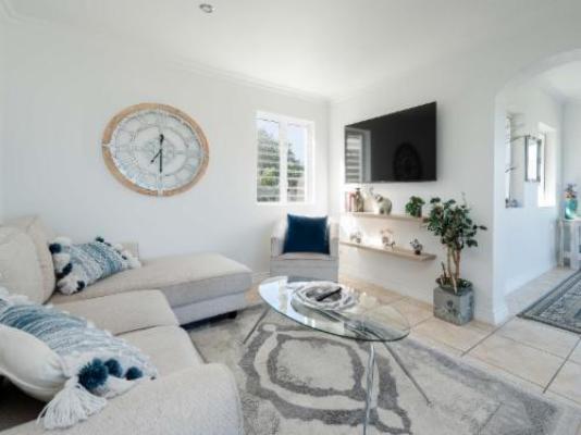 Casa Dunnage - Communal lounge/ TV room
