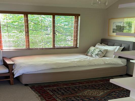 Room image 4