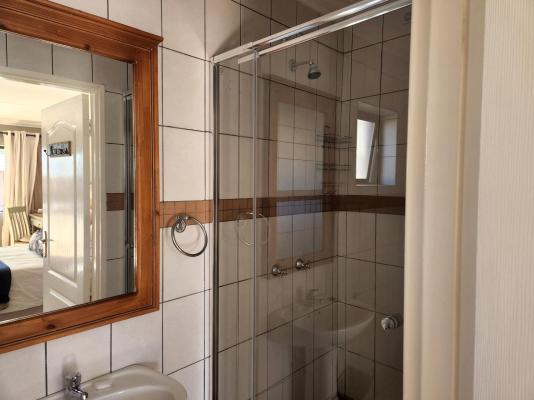 Room image 4