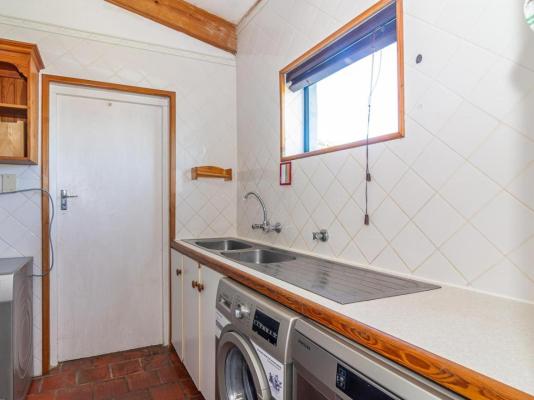 Kingsview Guest House - 268758