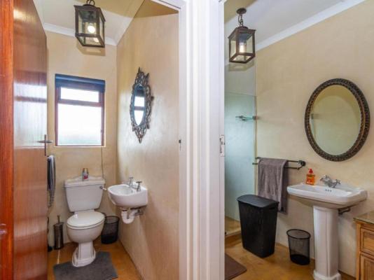 Kingsview Guest House - 268770