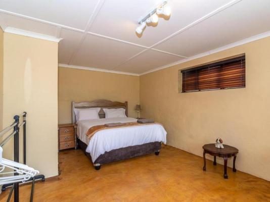 Kingsview Guest House - 268772