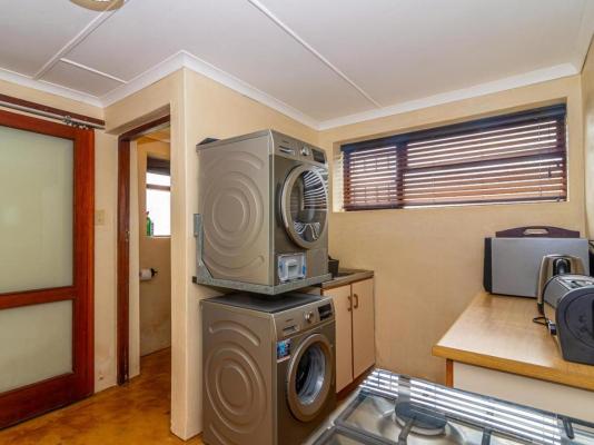 Kingsview Guest House - 268773