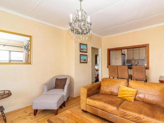 Kingsview Guest House - 268775