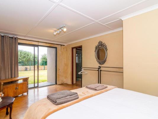 Room image 12