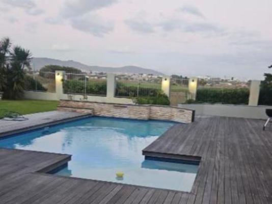 Cape Golf Villa - Pool view