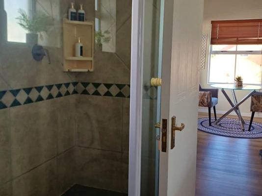 Room image 3