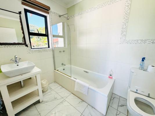 Room image 3