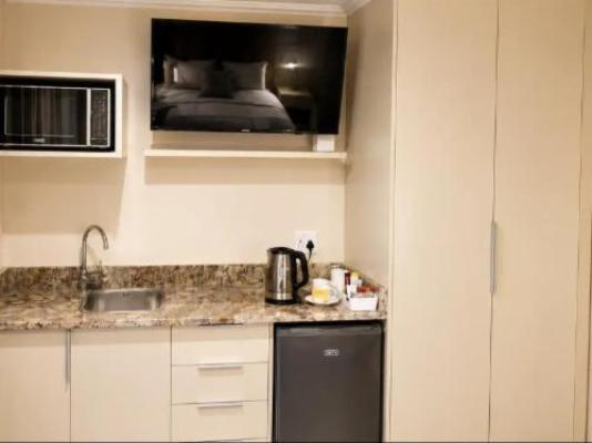 Serene Studio Bloemfontein - Breakfast area