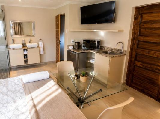 Serene Studio Bloemfontein - 269041