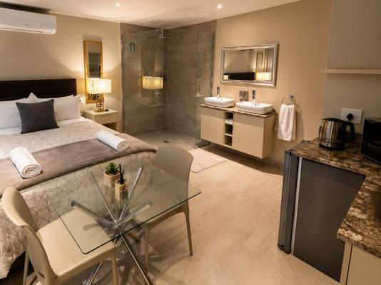 Serene Studio Bloemfontein - 269043
